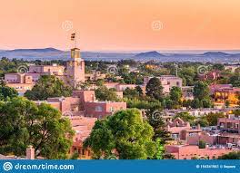 Visitors will enjoy views from the plaza galeria on the historic santa fe plaza, which has been the commercial, social and political center of santa fe for hundreds of years. Santa Fe New Mexiko Usa Stockbild Bild Von Bezirk 154341561