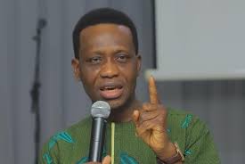 Pastor adeboye makes first appearance after son's death. Yceg6vvyr8ratm
