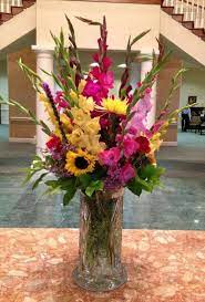 40 Beautiful Ideas To Make Gladiolus Flower Arrangements For Your Home Dec Fresh Flowers Arrangements Contemporary Flower Arrangements Tall Flower Arrangements