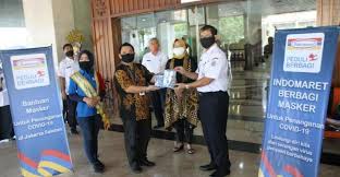 Indomaret didirikan oleh soedono salim data menunjukkan, tahun 2015 indomaret telah memiliki 11.400 gerai. Berita Lampu Hijau Jakarta City Pemkot Jaksel Terima Sumbangan Masker Dari Indomaret