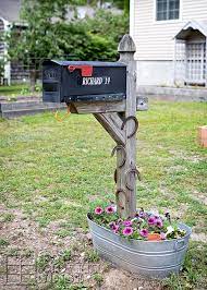 Diy mailbox ideas by courtney constable when you overhear people talking about renovating the outside of their home, your mind probably starts thinking about siding, decks, and bigger projects that constitute more of an overhaul to really give your house a facelift that passers by will notice from the street. 8 Easy Diy Mailbox Designs Decorative Mailbox Ideas