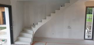 Realisation Et Chantier Escalier A Paillasse Un Quart Balance En Beton Cire Vernis Mat Couleur Everest En 2020 Beton Cire Escalier Vernis Mat