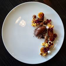 Banana Popcorn Caramel And Chocolate Pastry Pastrychef Patisserie Dessertmasters Dessert By Vidal31 Fine Dining Desserts Fancy Desserts Desserts