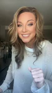 Kristin Curtis's Instagram, Twitter & Facebook