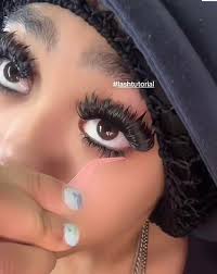 Who can do lashes before Saturday?