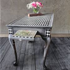 This is a photo collage idea where you will learn how to decoupage photos to spruce up your old furniture with your favorite photos. 10 Unique Ways To Update A Table With Decoupage