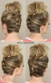 Ein Hollandischer Zopf Der Dem Hinterkopf Nachlauft Und In Einem Unordentlichen Knoten Endet Ist Upside Down Braid Upside Down French Braid Long Hair Styles