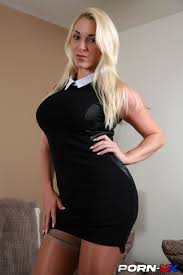 Victoria Summers In Stockings And Heels