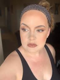 Looking for a makeup artist Nov 14