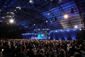Crowded with lean muscular young men, not one of them. Critics Choice Awards 2020 Die Schonsten Bilder Der Preisverleihung Gala De