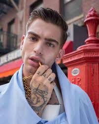 Muere el modelo Jeremy Ruehlemann, considerado el hombre más bello a los 27  años