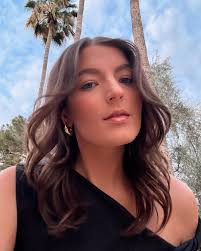 Hannah Freeman's Instagram, Twitter & Facebook