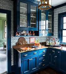 1001 idees deco avec la couleur pantone 2020 le classic bleu couleur cuisine cuisines design couleurs d armoire de cuisine