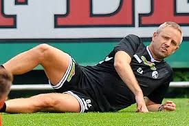 "Fußballgott" Simon Ickert nimmt eine Auszeit