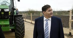 Mészáros lőrinc gyerekei 2 milliárd forint közpénzt nyertek, hogy felújítsák a majki kamalduli remeteséget. Ha Kedve Tartja 5 Kocsival Is Furikazhat Meszaros Lorinc Testvere Felcsuton Magyar Narancs