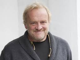 Antony Worrall Thompson apologises for Tesco shoplifting shame