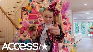 There will be pics of the one and only jojo siwa!!! Jojo Siwa S Holiday House Is All The Extra You Need Today Girlslife