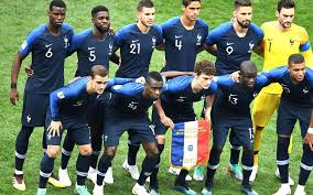 En russie, durant la coupe du monde 2018, les bleus avaient créé un groupe whatsapp sur lequel ils échangeaient énormément. Pourquoi L Annee Post Coupe Du Monde A Ete Compliquee Pour Les Bleus Le Parisien