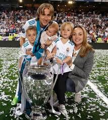 Luka modrić postigao dogovor sa realom oko novog ugovora. Luka Modric Net Worth 2020 Salary Age Height Weight Bio Family Career Wiki