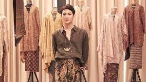 Dionisius wahyu anggara aji tour manager / sound operator: Being Transgender Oscar Lawalata Does Not Rule Out The Possibility Of Marrying A Woman