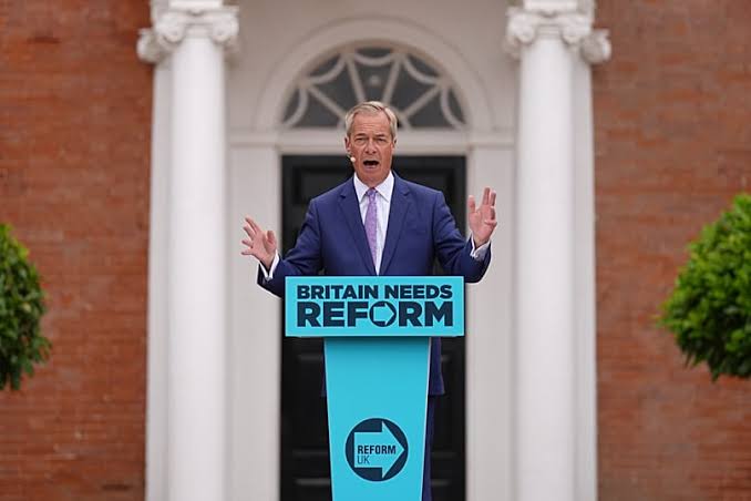 Rupert Lowe offers alliance with Nigel Farage to unite Britain's hard right | Euronews