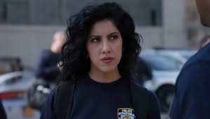 Последние твиты от stephanie beatriz (@iamstephbeatz). Brooklyn 99 Star Stephanie Beatriz Shows Off Her Rosa Diaz Voice Teases In The Heights Video Dailymotion