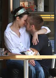 Im juni 2005 wurde seine beziehung mit rachel mcadams bekannt. Ryan Gosling And Rachel Mcadams Shared A Sweet Pda Filled Toronto Heat Up Your Summer With The Best Celebrity Kisses Popsugar Celebrity Photo 41