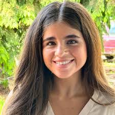 Daisy Ulloa's Instagram, Twitter & Facebook