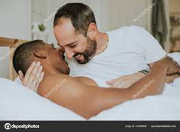 同性情侣在床上做爱— 图库照片©Rawpixel＃216285606