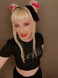 Got all dolled up to see IAMX at the Modclub in Toronto last night. I found  a Mr. Mike Wimer in the wild who is native to Seattle.🤣 (also drums for  Ayria)