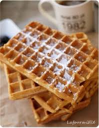 Des Gaufres Express A La Farine Integrale Et A La Vanille Pour Un Gouter La Comme Ca Gaufres Alimentation Recettes Sucrees
