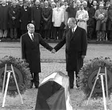 François maurice adrien marie mitterrand (french: Francois Mitterrand Mal Rechts Mal Links Aber Immer Fur Frankreich Welt