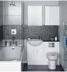 De regula, salile de baie sunt cele mai mici spatii din casa ceea ce necesita o evaluare atenta a spatiului raportat la numarul si dimensiunile obiectelor sanitare ce se doresc instalate. Idei Amenajare Baie Mica 1 Simple Bathroom Bathroom Layout Small Bathroom