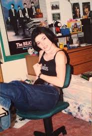 29 Pictures Of 90s And 00s Teenage Bedrooms That Ll Take You Back Grunge Bedroom Aesthetic Bedroom Retro Room 736 x 736 jpeg 131 кб.