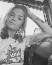 Hi all ☺️ I recently moved to the island and have been inspired to start  making art again after close to 10 years of having a break from it. I've  been loving (