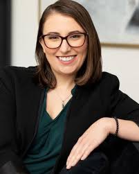 Amanda Cartwright's Instagram, Twitter & Facebook