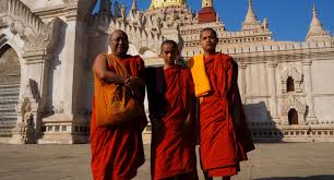 ပြည်ထောင်စု သမ္မတ မြန်မာနိုင်ငံတော် «пьидаунзу мьянма найнгандо»), сокращённо — мья́нма. Mir Svoimi Glazami Myanma Strana Udivitelnyh Otkrytij S 23 Fevralya Po 9 Marta Podbor Tura