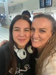 Larissa Henderson's Instagram, Twitter & Facebook