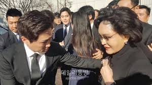 아들의 졸업식, 발표회 등 학교 행사에 빠짐없이 참석하는 이부진 사장 / news tf. ì‹ ê²©í˜¸ ë¹ˆì†Œ 40ë¶„ ë¨¸ë¬¸ ì´ëª…í¬ ì‹ ì„¸ê³„ íšŒìž¥ ë§Žì€ ì–˜ê¸° ë‚˜ëˆ  ì•„ì£¼ê²½ì œ