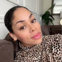 Kim Linger's Instagram, Twitter & Facebook