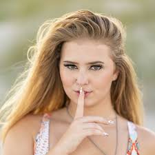 Alyssa Capps's Instagram, Twitter & Facebook