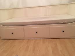Ich Biete Das Hemnes Bett Von Ikea Nutzbar Ist Es Entweder Als Einzelbett 80x200 Oder Als Doppelbett Ausziehbar 160x200 Eine Matrat Ikea Bett Ikea Bett
