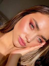 Rosie Dow's Instagram, Twitter & Facebook