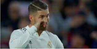 راموس يبكي في مؤتمر توديعه لريال مدريد. Ø§Ù„Ø¬Ù…Ø§Ù‡ÙŠØ± ØªØ´Ù…Øª ÙÙŠ Ø¯Ù…ÙˆØ¹ Ø±Ø§Ù…ÙˆØ³ Ø¨Ø¹Ø¯ Ø§Ù„ÙƒÙ„Ø§Ø³ÙŠÙƒÙˆ