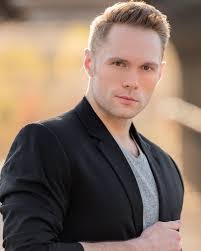 Marc Herron's Instagram, Twitter & Facebook