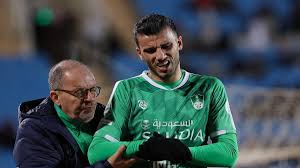 أكد رئيس النادي الأهلي ماجد النفيعي، أن شعبيه ناديه في جنوب المملكة كبيرة للغاية، لافتا إلى أن هناك خطوات استثمارية للنادي في هذه المنطقة قريبا. Ø¥ØµØ§Ø¨Ø© Ø¹Ù…Ø± Ø§Ù„Ø³ÙˆÙ…Ø© Ù…Ù‡Ø§Ø¬Ù… Ø§Ù„Ù†Ø§Ø¯ÙŠ Ø§Ù„Ø£Ù‡Ù„ÙŠ Ø§Ù„Ø³Ø¹ÙˆØ¯ÙŠ Ø¨Ø®Ù„Ø¹ ÙÙŠ Ø§Ù„ÙƒØªÙ