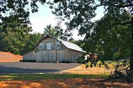 17 Beautiful Georgia Farm Wedding Venues See Prices Georgia Barn Wedding North Georgia Wedding Venues Farm Wedding Venue