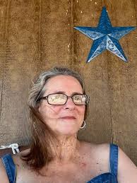 Suspicious Situation at Cedar Park Mall Involving Young Girl