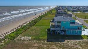 Robin's nest is located in the emerald beach i subdivision of crystal beach. 5br House Vacation Rental In Crystal Beach Texas 1637017 Agreatertown