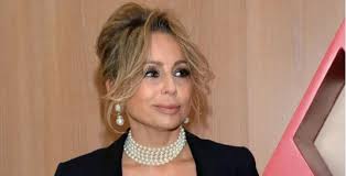 La zarina di segrate, infatti, s'è appena messa in tasca oltre 7 milioni di euro. Anche Marina Berlusconi Positiva Al Covid 19 Milanofinanza It